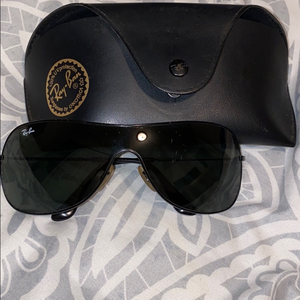 COPY - Gently used ray ban men’s sunglasses black